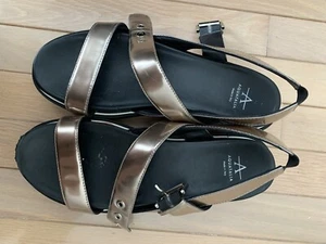 Aquatalia Sandals Platform Gold Slingback Buckle Leather Size 9 - Picture 1 of 6