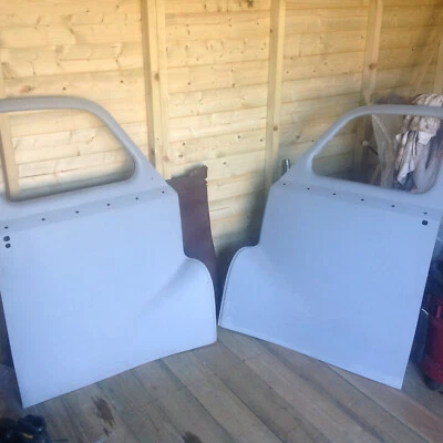 Austin Devon front doors - Image 1 of 4