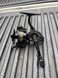 Vintage Shakespeare Sigma 2200 Series 035 Spinning Reel - Picture 1 of 16
