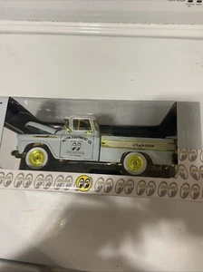 M2 Machines Chase 1/24 Moon Equipped 1958 Chevrolet Apache Cameo  Gold 1/750 HTF - Picture 1 of 10