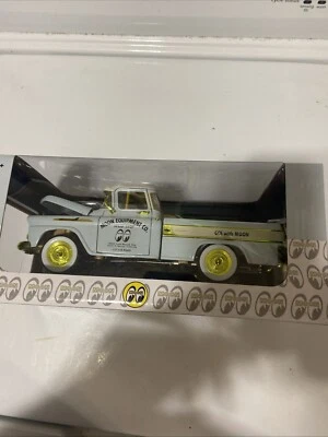 M2 Machines Chase 1/24 Moon Equipped 1958 Chevrolet Apache Cameo  Gold 1/750 HTF - Image 1 of 4
