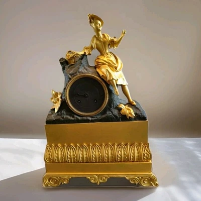 Pendule  Ancienne - Restauration Empire - Bronze Doré - Jeune fille - Photo 1/4