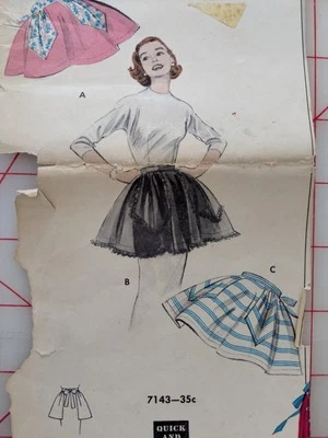 SIMPLICITY 7143 Vintage Sewing Pattern - ONE YARD APRONS - CUT / COMPLETE - Image 1 of 3