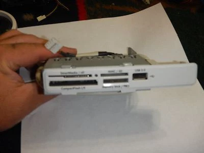 5069-7833 Memory Card Reader 9 IN 1 4-Slot withusb 2.0 slot - Image 1 of 2