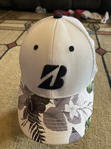 Bridgestone Golf weiß LUAU Snapback Trucker Golfmütze Kappe Blumen Schirm Netzrücken - Bild 1 von 5