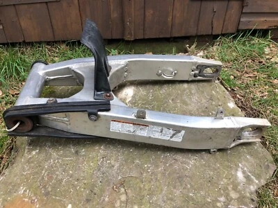 SUZUKI  GSXR600  GSXR 600  K1-K3  2001-03  SWING ARM  SWINGING ARM  61000-39F00 - Image 1 of 4