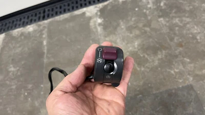 INTERRUPTOR MANIJA DERECHA DUCATI MONSTER 1200S/2014 65010271B  Foto 1 de 3