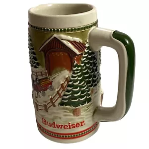 Taza Budweiser Beer Holiday Christmas Stein Clydesdales de Ceramarte Snowy Bridge - Imagen 1 de 11