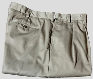 Neu ohne Etikett ~ Roundtree & Yorke ~ klassische Passform für Herren ~ Reise ~ elegante Shorts ~ khaki ~ Größe 44 - Bild 1 von 7
