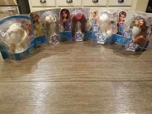 LOTE DE 5 pelucas de peinado de la vida real para niñas reales liv 2009-10 NUEVAS CON SOPORTES - Imagen 1 de 12