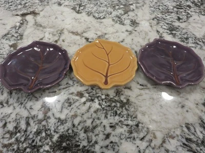 Juego de platos de aperitivo Pottery Barn hoja de otoño de 4,5"/3 (1 dorado y 2 púrpura) usados en excelente estado Foto 1 de 4