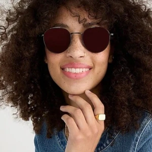 Gafas de sol J Crew con marco de alambre redondo UVA con bolsa en negro - Imagen 1 de 2