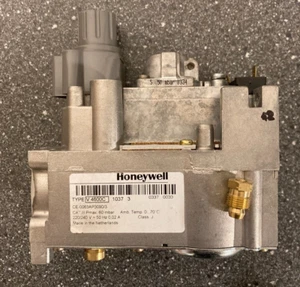Honeywell Gas Valve V4600C 1037 - NOS Boiler Replacement Part Baxi or Worchester - Picture 1 of 10