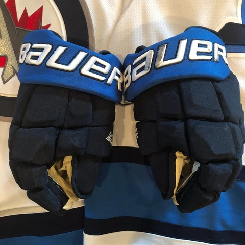WINNIPEG JETS NHL 2022-23 PLAYER USED HOCKEY GLOVES JOSH MORRISSEY 44 Cover