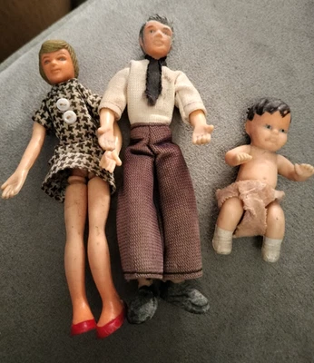 DE COLECCIÓN SHACKMAN CASA DE MUÑECAS DE GOMA MUÑECA FAMILIA hombre mujer bebé Foto 1 de 4
