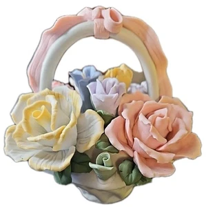 Vintage handbemalter Blumenkorb Capodimonte Stil Porzellan 3-D Rosen - Bild 1 von 13