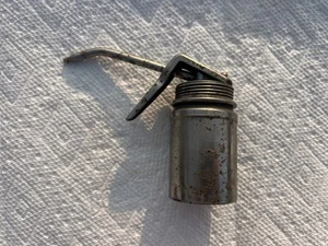 Vintage - Bidone olio ARTIGIANO - Pompa a dita innesco - Brevetto 2.595.118 - Foto 1 di 7