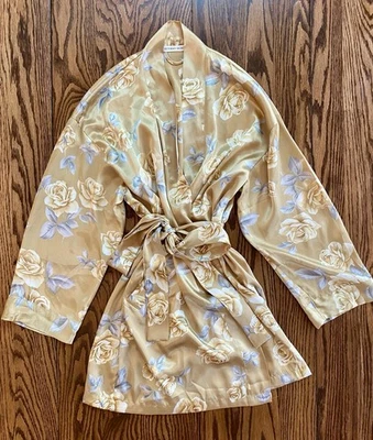 Bata kimono satinada para mujer Victoria's Secret, talla única, floral dorada y plateada Foto 1 de 4