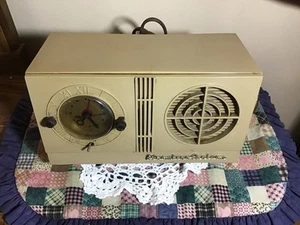 Vintage  Stromberg  Carlson  Tube  Radio, PARTS / REPAIR model 75174 Free Ship - Picture 1 of 8