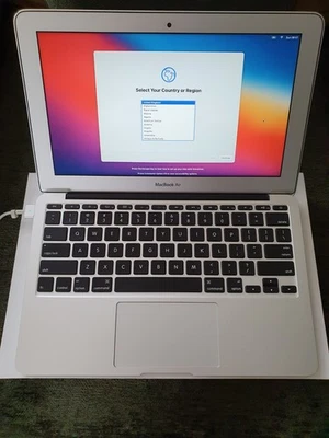 MacBook Air 11-inch, Early 2014, Silver, 1.4 GHz Intel Core i5, 256GB SSD - US V - Image 1 of 4