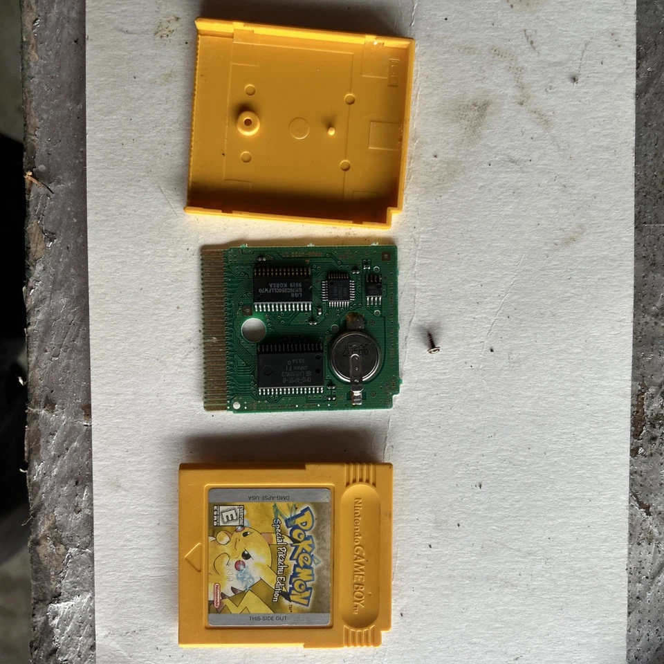 Pokemon Pikachu Yellow Edition Nintendo Game Boy Cartridge Authentic  - Image 1 of 4