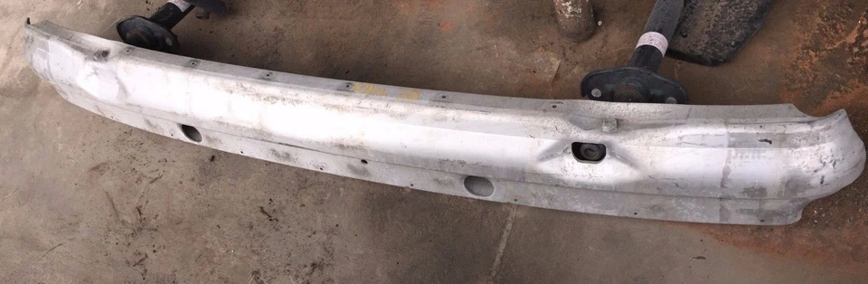 BMW E38 740iL 1994-1995-1996-1997-1998-1999-2000-2001 refuerzo parachoques trasero  Foto 1 de 1