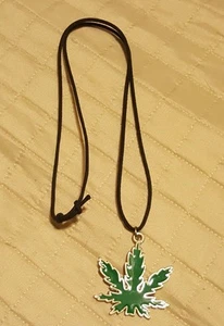 Hemp Pot Leaf Marijuana Weed blunt 420 Metal Pendant Charm Necklace - Picture 1 of 3
