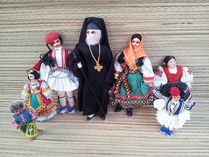 Lot de 7 poupées ancienne tissu régionnale religieuse art pop, old french doll - Picture 1 of 1