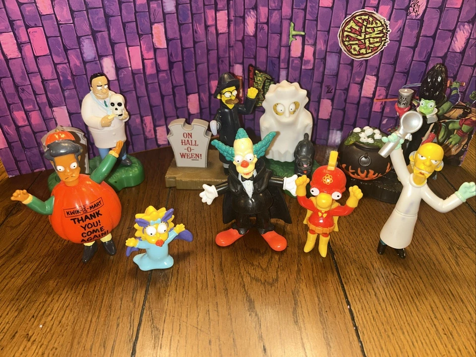 The Simpsons  Halloween Treehouse of Horror - Burger King:  Lot of  9 2001 - Image 1 of 4