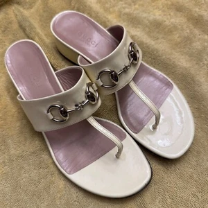 GUCCI Cream Patent Leather Horsebit Block Heel Thong Sandals Size 35.5 / US 5 - Picture 1 of 12