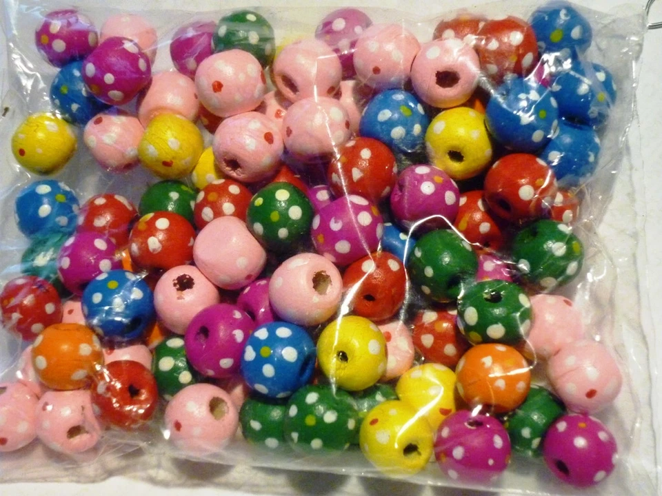 100 Stück Holzperlen bunt mit Punkten  Kugeln Perlen  12mm zum basteln Neu ! - Bild 1 von 1