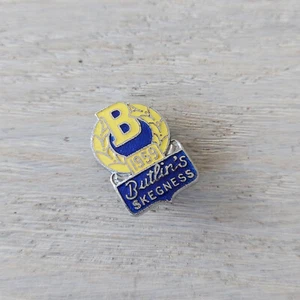 Vintage 1959 Butlins Skegness Collectors Enamel Badge by W Reeves Co. Birmingham - Picture 1 of 5