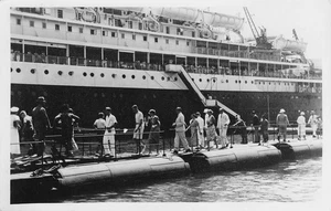 Passengers Floating Bridge Port Said Egypt Criuse Ship Postcard (H587) - Picture 1 of 3