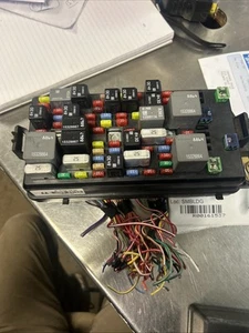 2008-2011 cadillac dts. / buick lucerne fuse box ( under seat ) - Picture 1 of 4