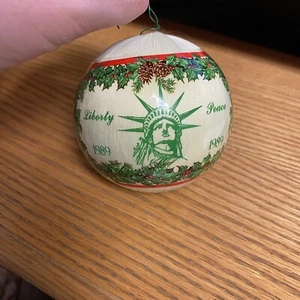 Statue Of Liberty Peace 1989 Merry Christmas Tree Ornament Ball - Picture 1 of 5