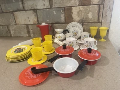 Mixed Lot Vintage Kitchenware 70s/80s Childrens Kid Play Dishes Plates Tea Cups - Image 1 of 4