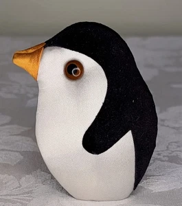 Adorable Penguin Travel Sewing Kit Case W Scissors Needle Thread Buttons EUC - Picture 1 of 6