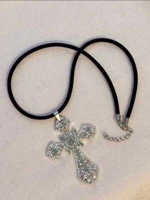 Gothic Cross Pendant on a Black Velvet Cord水晶银色男女通用黑色女式 — 第 1/4 张图片