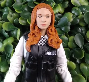 Doctor Who 5 inch Figur Amy Pond Police 11th Dr Era Classic Companion - Bild 1 von 4