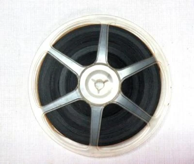 Carrete de película de Año Nuevo en blanco y negro de 8 mm de la década de 1940 de la Segunda Guerra Mundial Foto 1 de 4