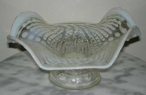 Northwood Nautilus or Argonaut Shell White Opalescent Card Receiver - Picture 1 of 1