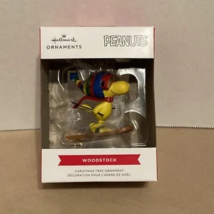 2021 Hallmark Christmas Ornament Peanuts WOODSTOCK - New in Box Snowboard Ski - Picture 1 of 5