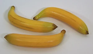 Designer dekorative zwei (2) künstliche gefälschte Bananenfrüchte - Bild 1 von 1