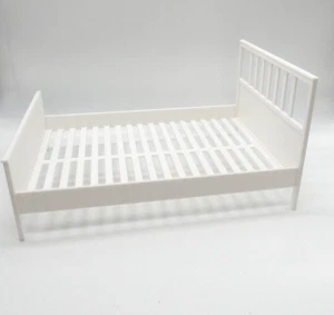 Puppenmöbel Bettgestell weiß Doppelbett Ikea Hemnes Stil Barbie Diorama Maßstab 1:6 - Bild 1 von 8