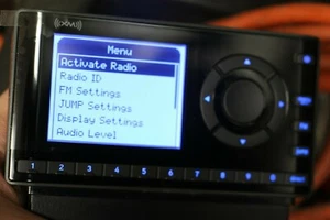 Radio satelital SiriusXM XEZ1V1 Onix EZ con kit de vehículo - negra - Imagen 1 de 4