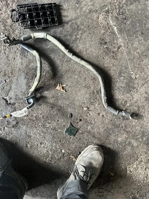 VW T5 2009 2.5 Tdi Positive Battery Cable - Image 1 of 4