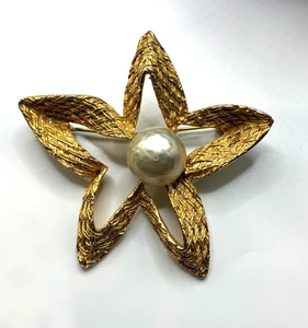 Vintage Capri Faux Baroque Pearl Star Brooch Basket Weave Gold Tone  2 1/2" READ - Bild 1 von 8