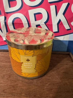 Vela Bath & Body Works SWEET KETTLE CORN 3 pavios NOVA - Imagem 1 de 3