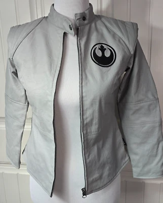 7/8 Nueva Chaqueta Disney Store Star Wars Rey Imitación Cuero Gris Forro Galaxy Foto 1 de 4
