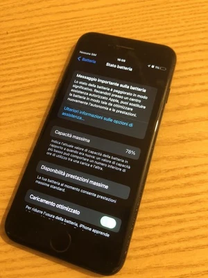 Apple iPhone 7 - 32GB - Nero Opaco (Sbloccato) - Immagine 1 di 3